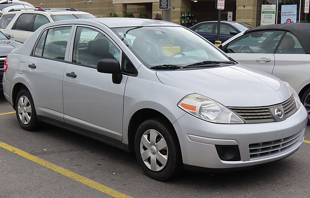 2011_Nissan_Versa_1.6_Sedan